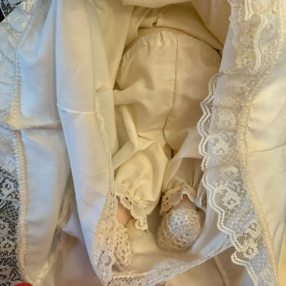 Marie Shay Beautiful Christening Porcelain Doll Full Gown 2 Pillows Vintage - Picture 9 of 16